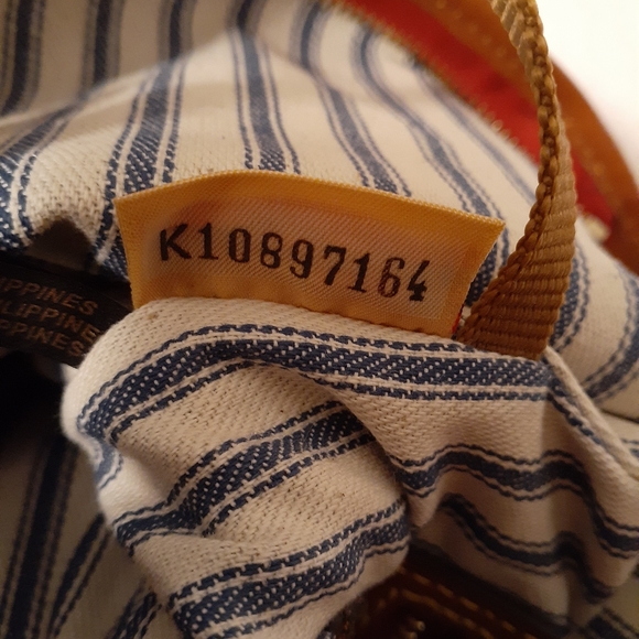 Dooney & Bourke crossbody NWT. RED - Picture 7 of 10